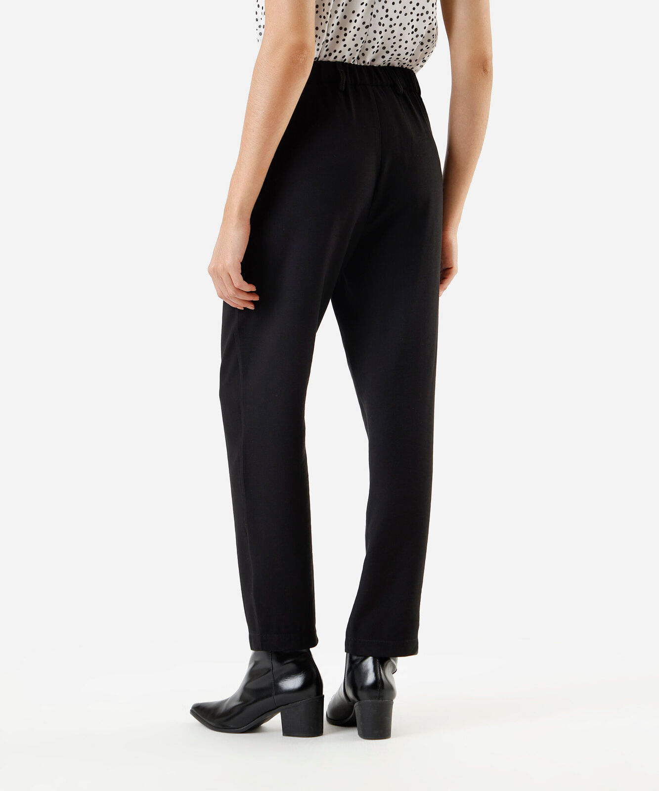 calça reta de alfaiataria feminina com viscose e pregas preto