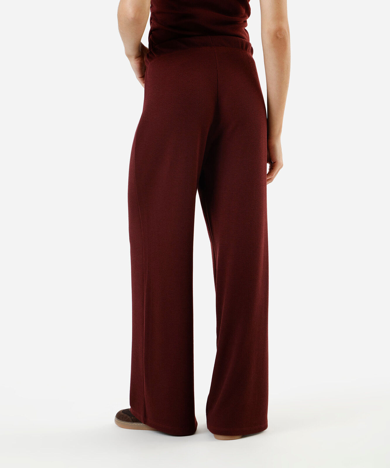 calça reta feminina texturizada cintura alta com elástico vinho