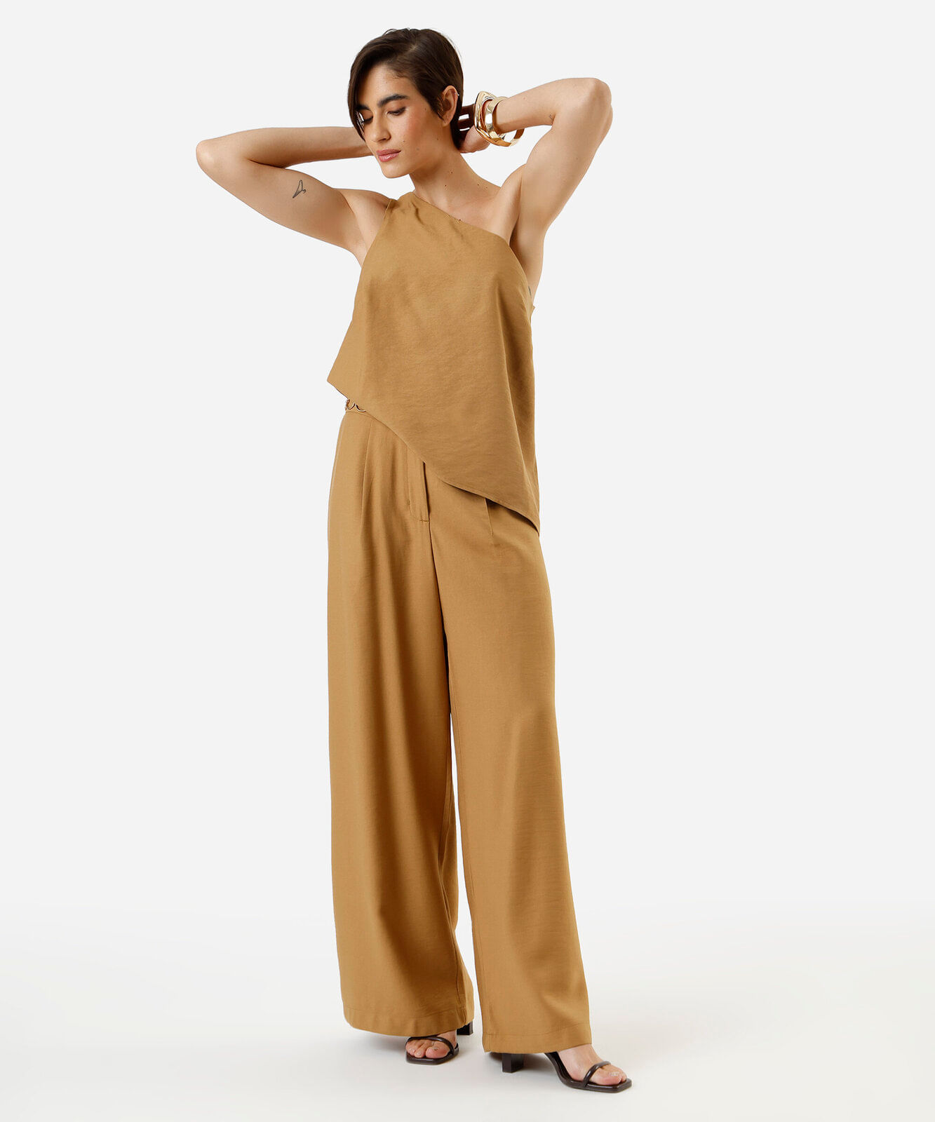 blusa ombro único feminina com viscose assimétrica bege