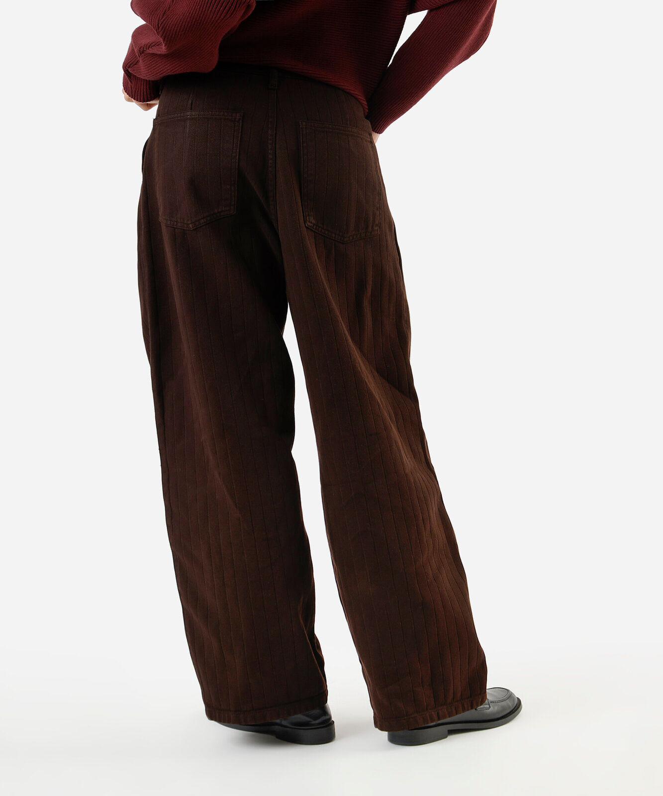 calça balloon feminina de sarja com pregas cintura média canelada marrom