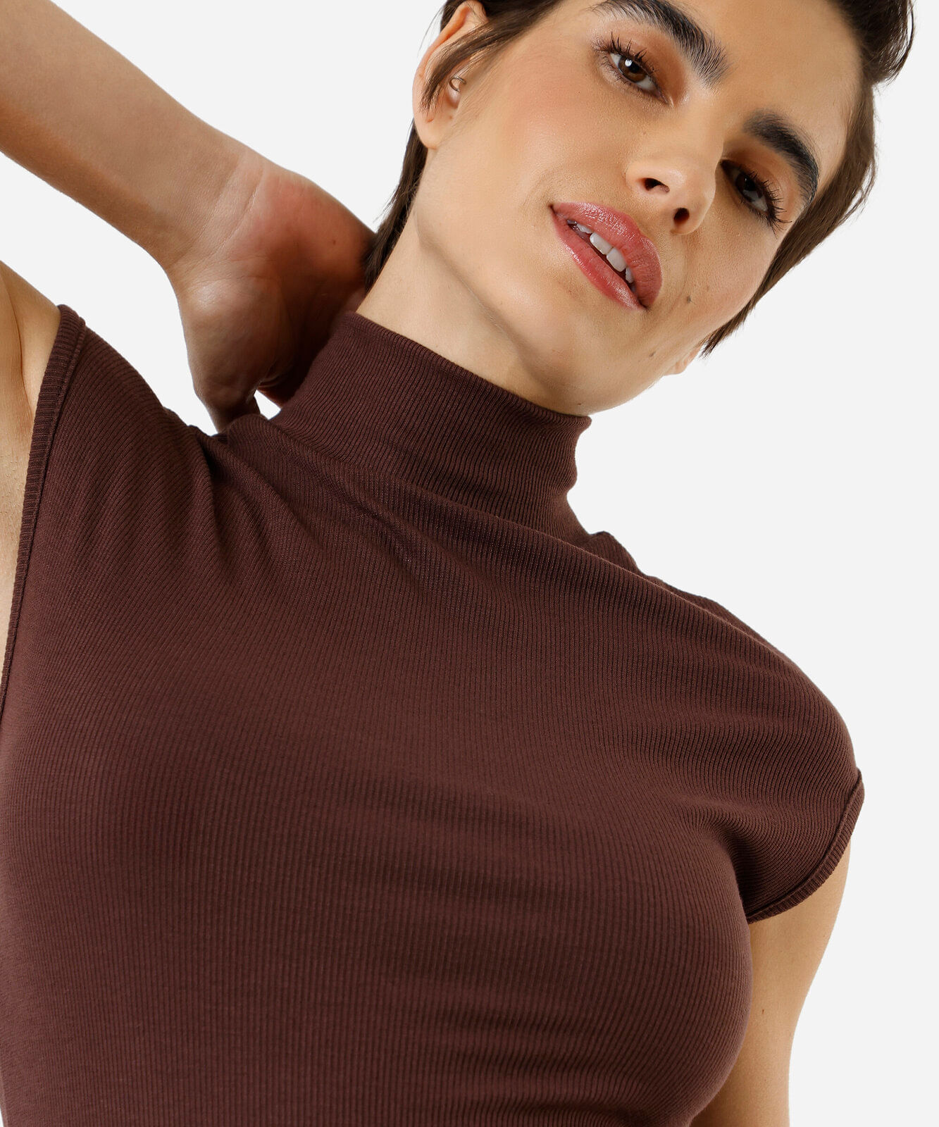 blusa muscle tee feminina gola alta canelada básica marrom