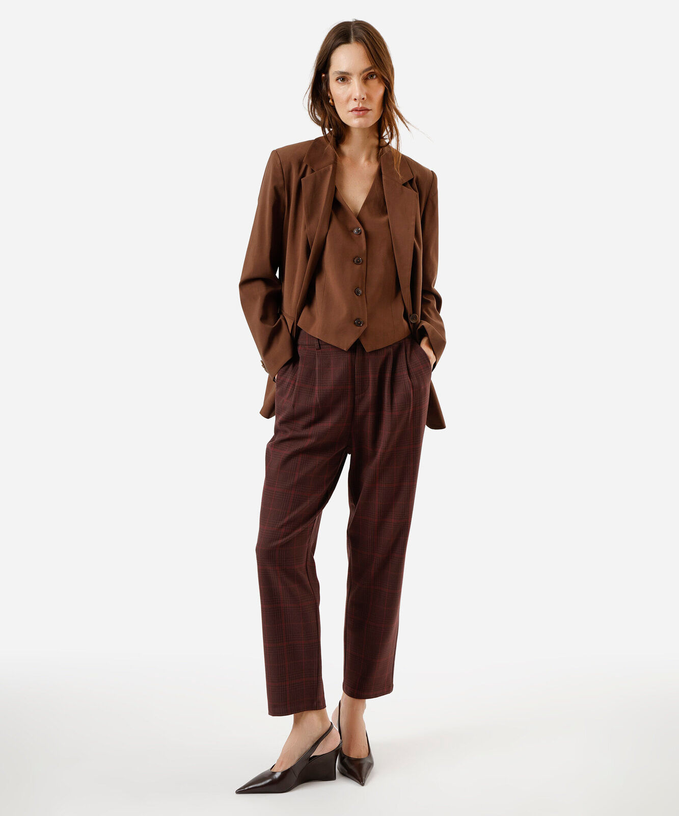 colete de alfaiataria feminino com viscose marrom