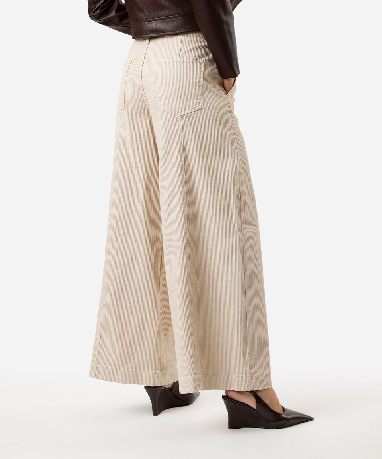 calça wide leg feminina de veludo cotelê cintura média  bege