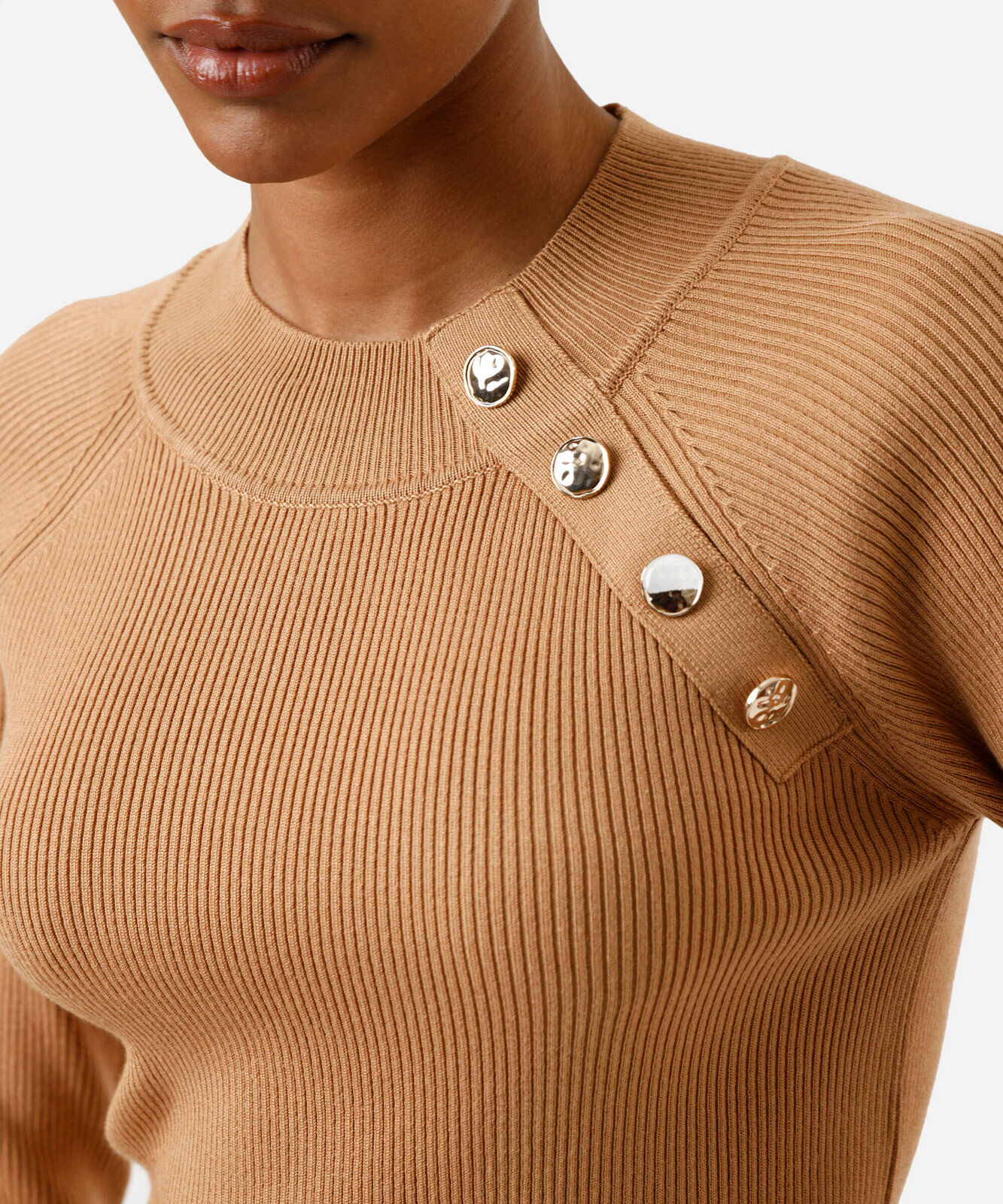 suéter feminino de tricot com botões canelado bege