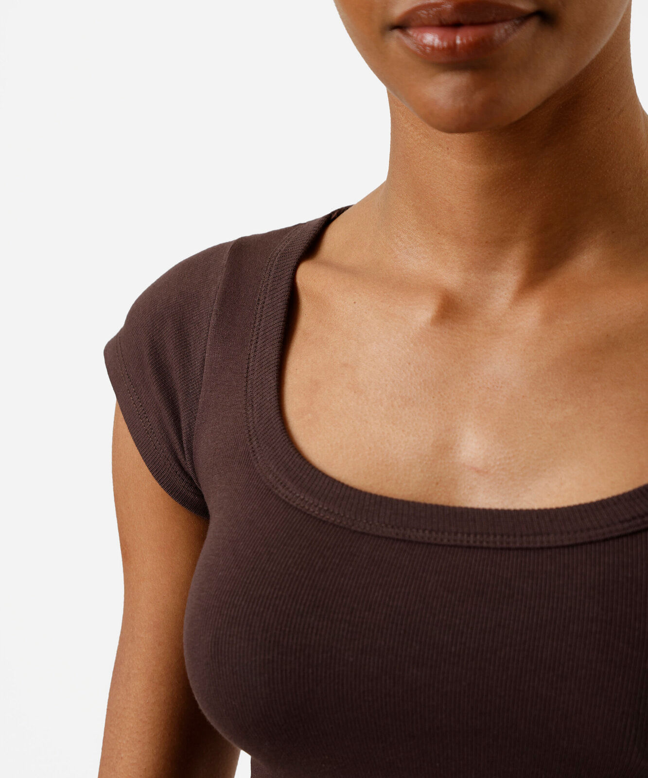 blusa baby look feminina de algodão canelada básica marrom