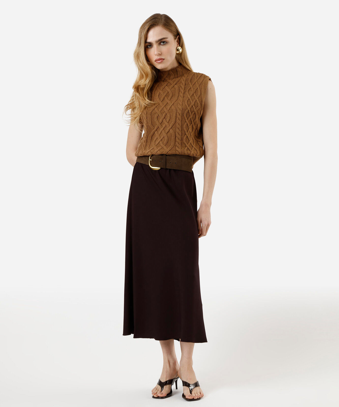 colete feminino de tricot gola alta texturizado marrom