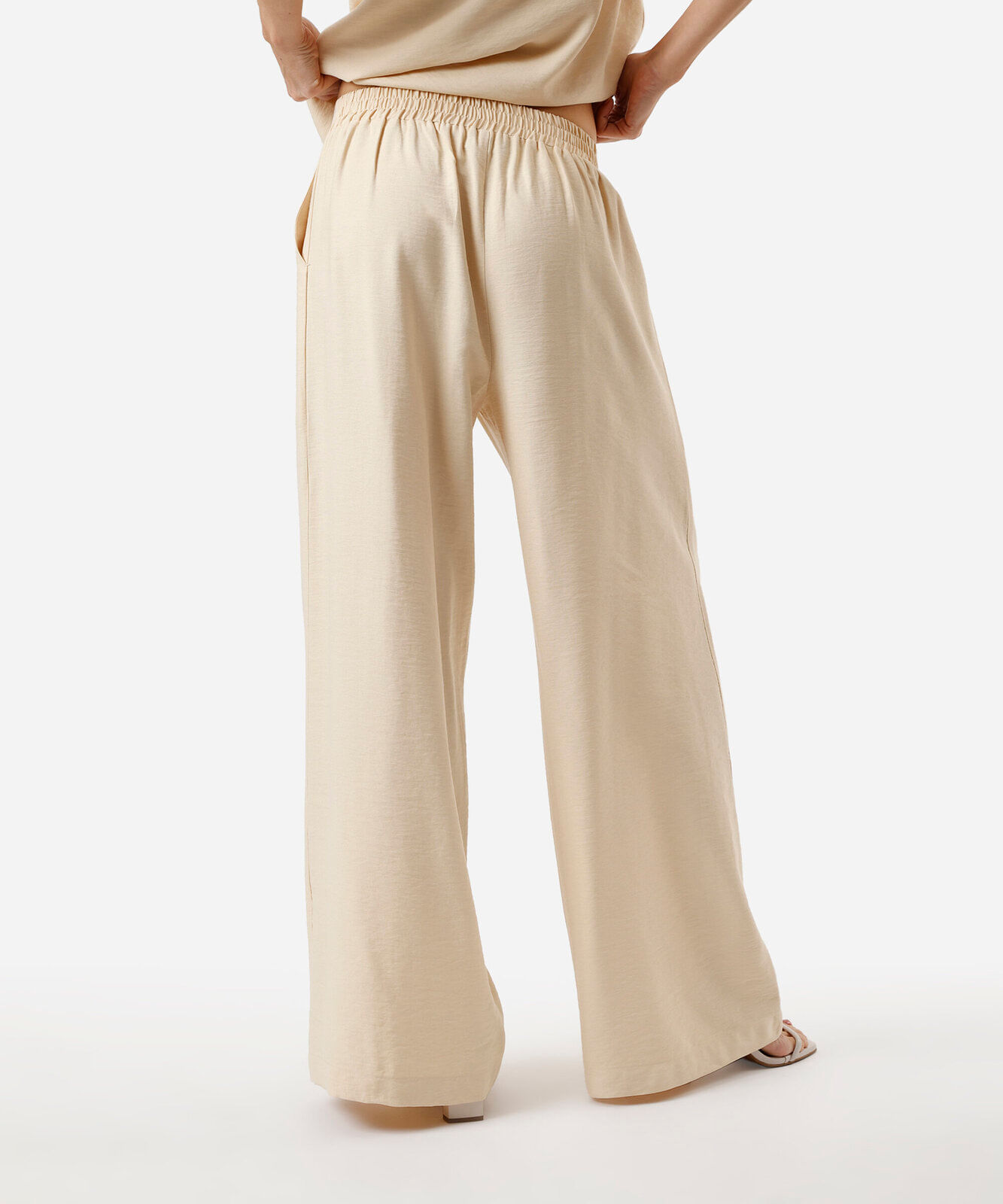 calça wide leg feminina de viscose texturizada amarela