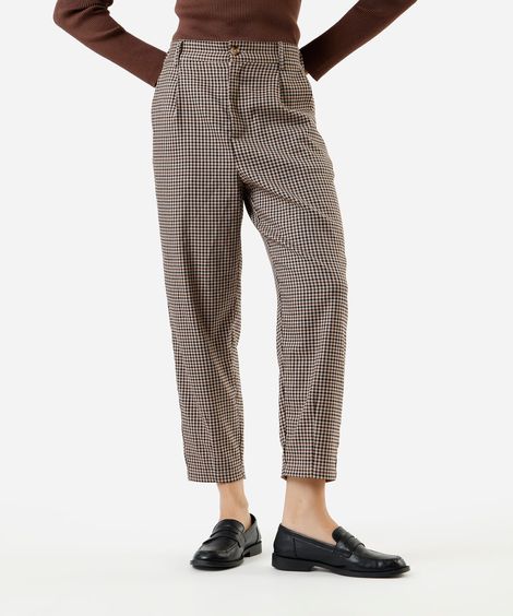 calça de alfaiataria feminina com pregas xadrez marrom