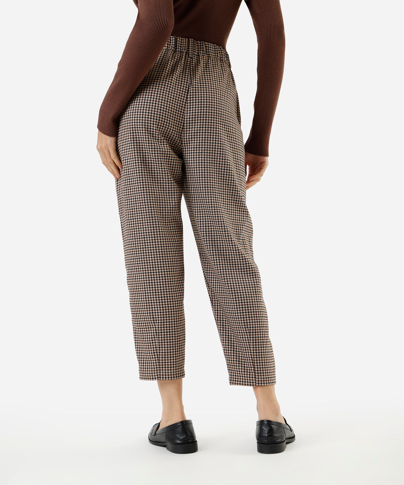 calça de alfaiataria feminina com pregas xadrez marrom