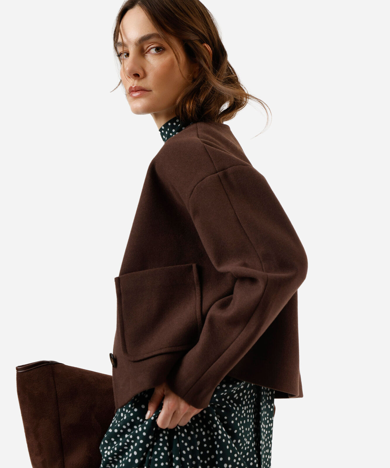 casaco feminino com bolsos texturizado marrom