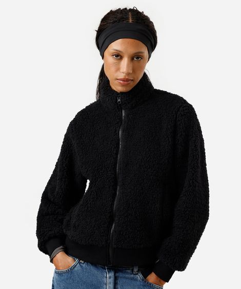 jaqueta sherpa gola alta com bolsos preto