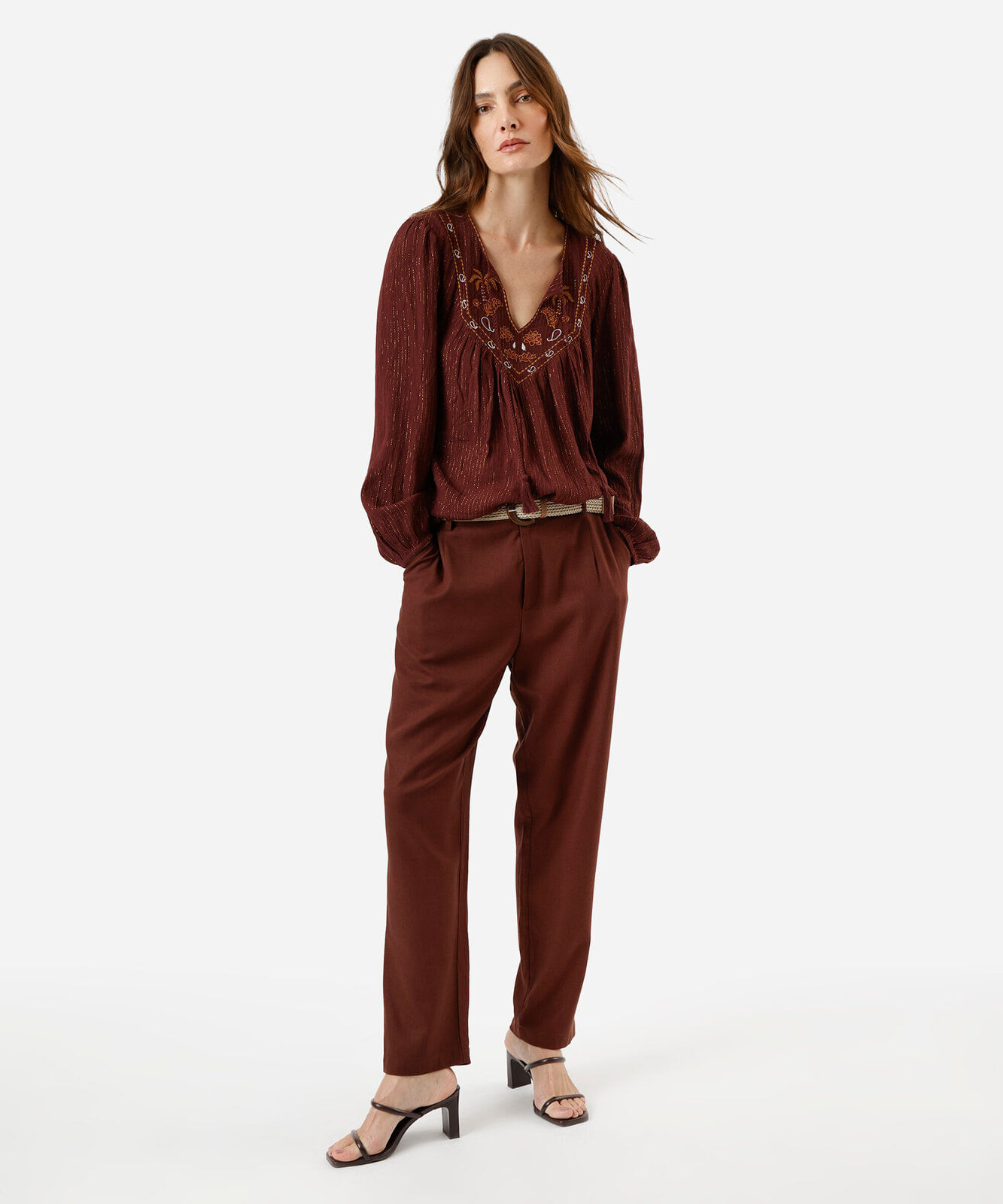 bata feminina com viscose e lurex bordado marrom