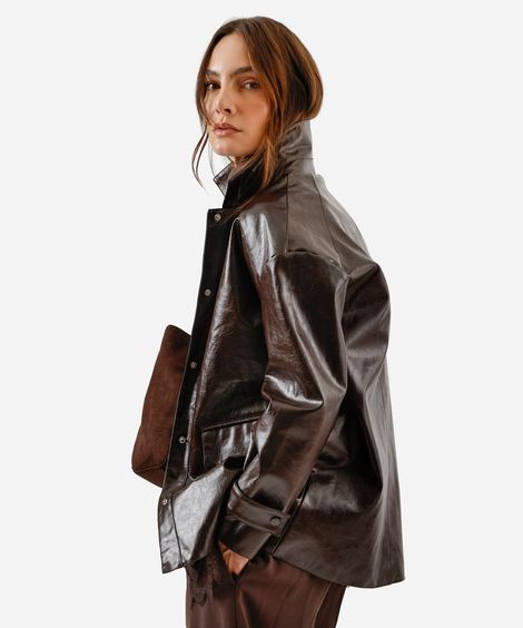 casaco feminino de poliuretano com amarração marrom