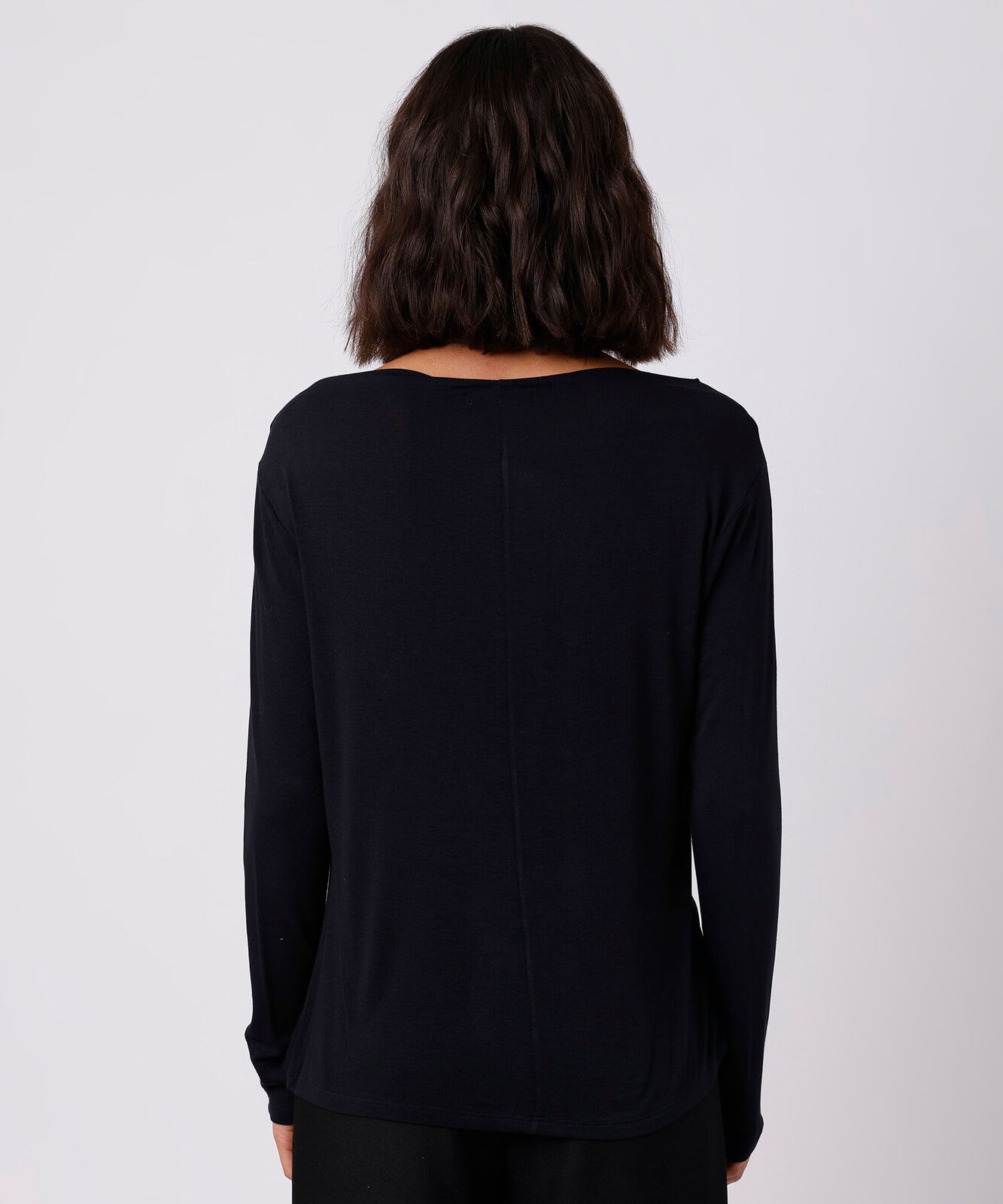 blusa feminina de viscose decote canoa com tachas mindset preta
