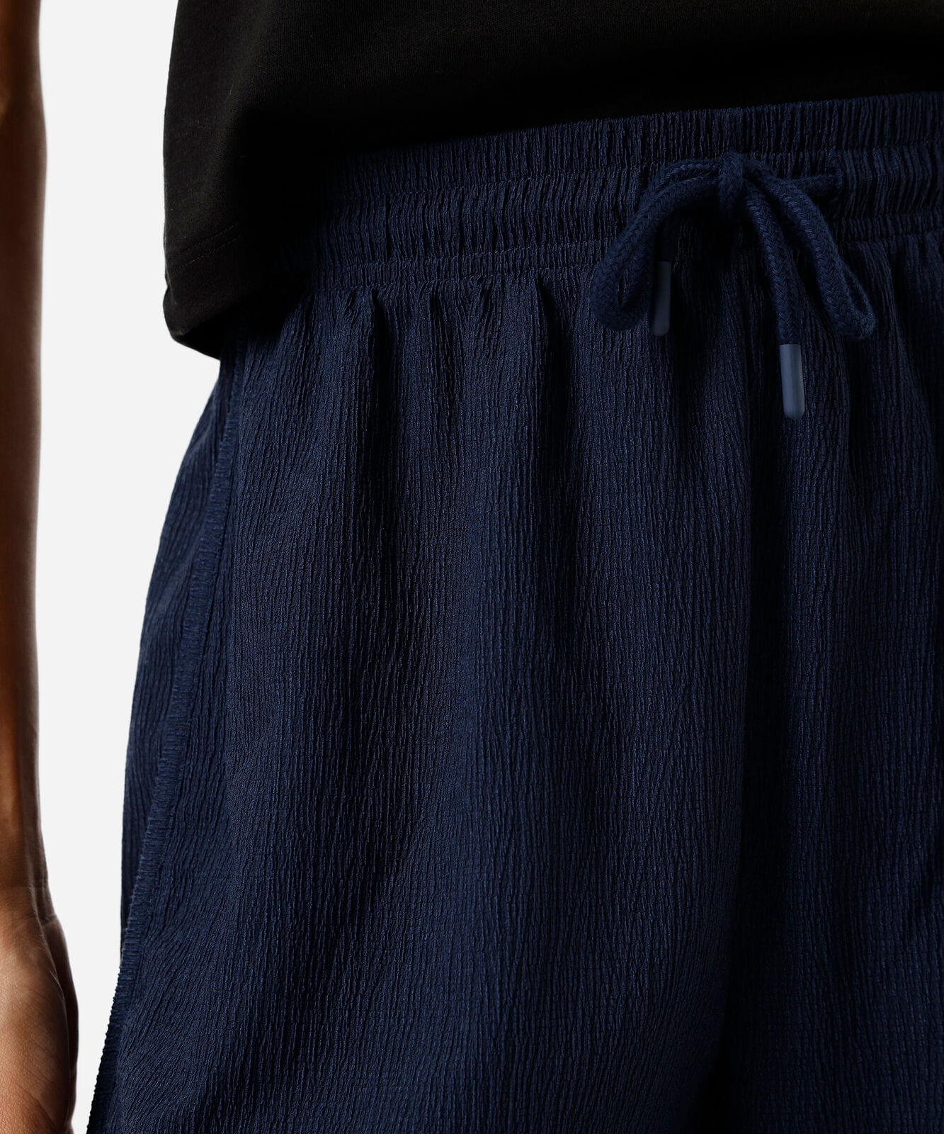 short básico feminino texturizado cós elástico azul