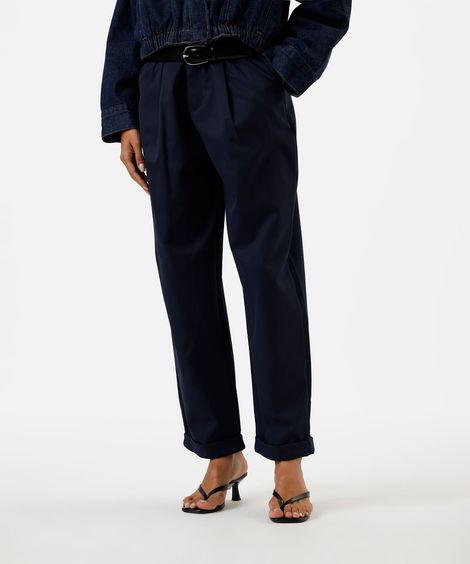 calça de alfaiataria feminina com pregas e barra dobrada azul