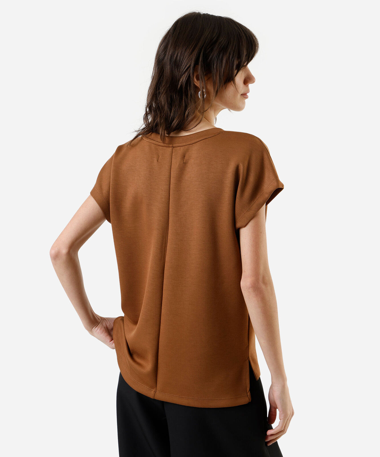 blusa básica feminina decote v manga curta bege