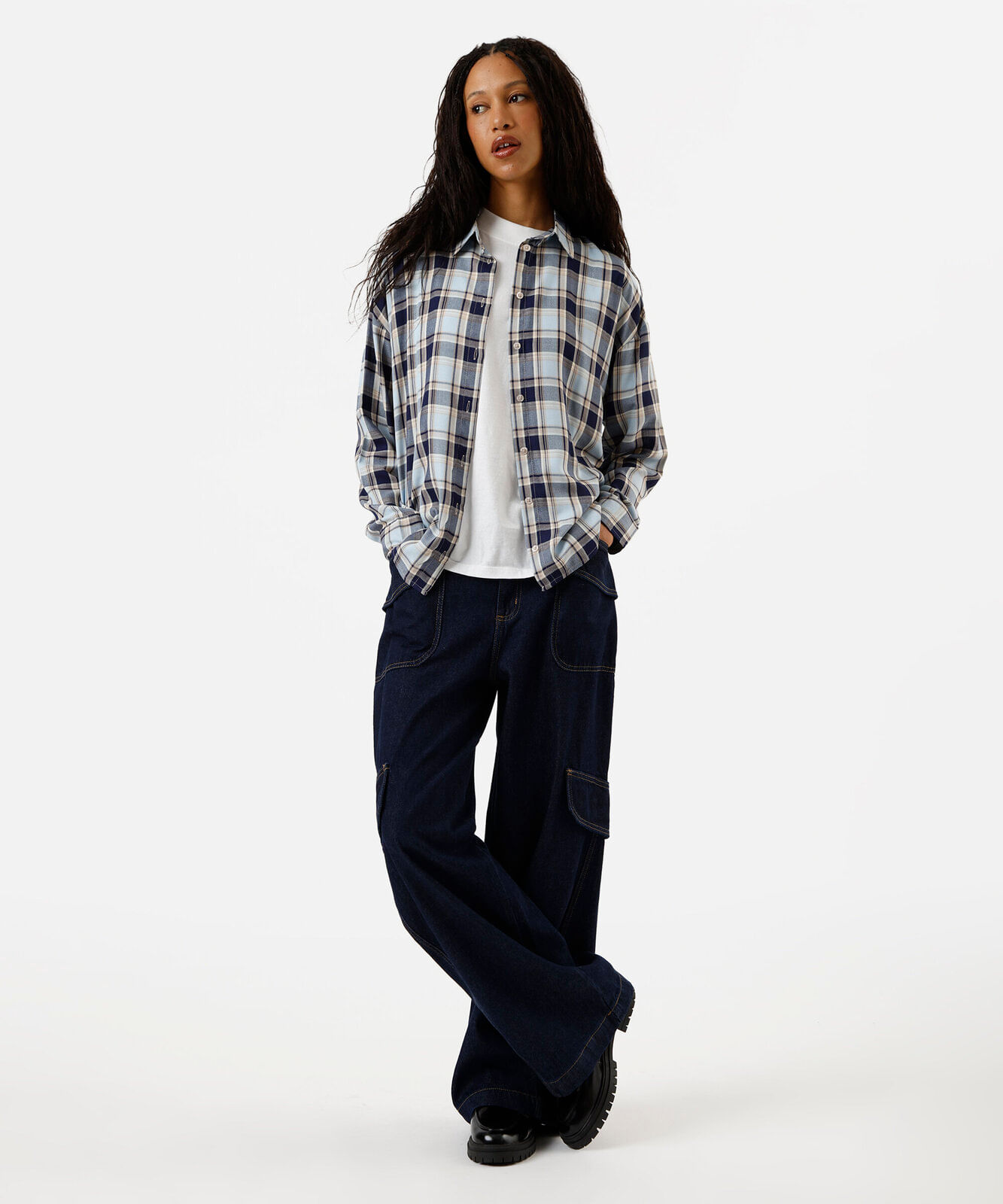calça skater cargo feminina jeans cintura baixa azul