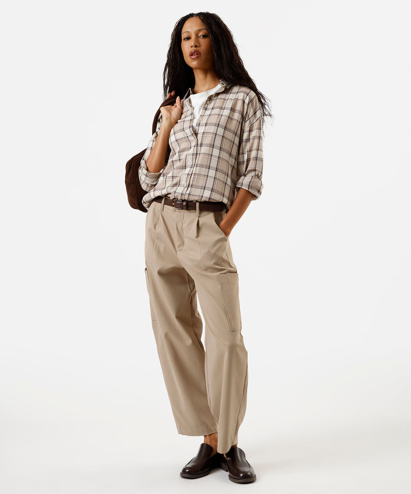 camisa oversized feminina de viscose manga longa xadrez bege