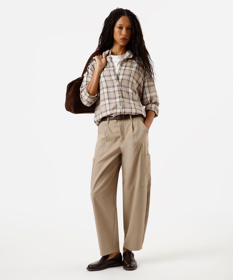 calça cargo de alfaiataria feminina com pregas bege