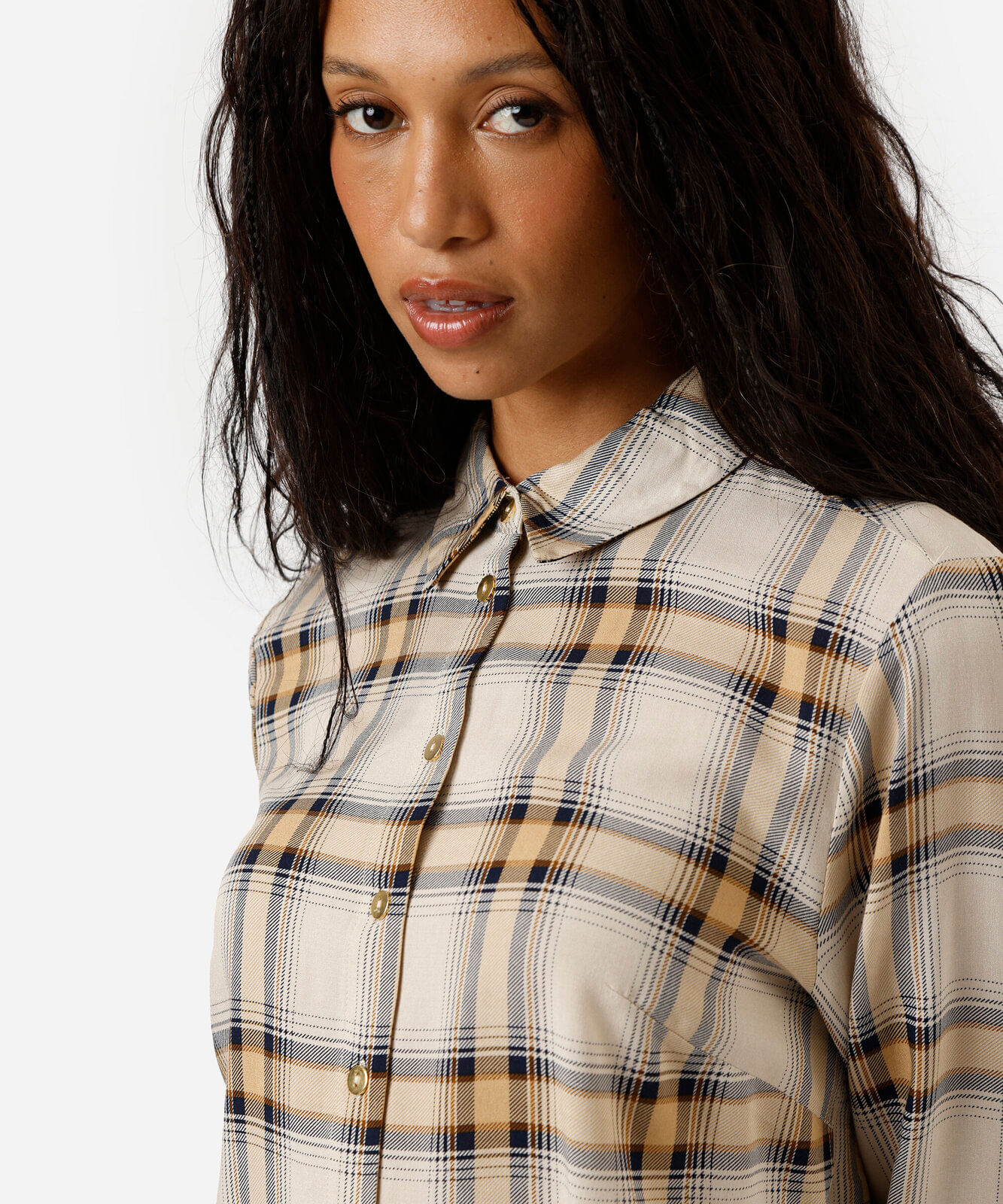 camisa cropped feminina de viscose manga longa xadrez bege