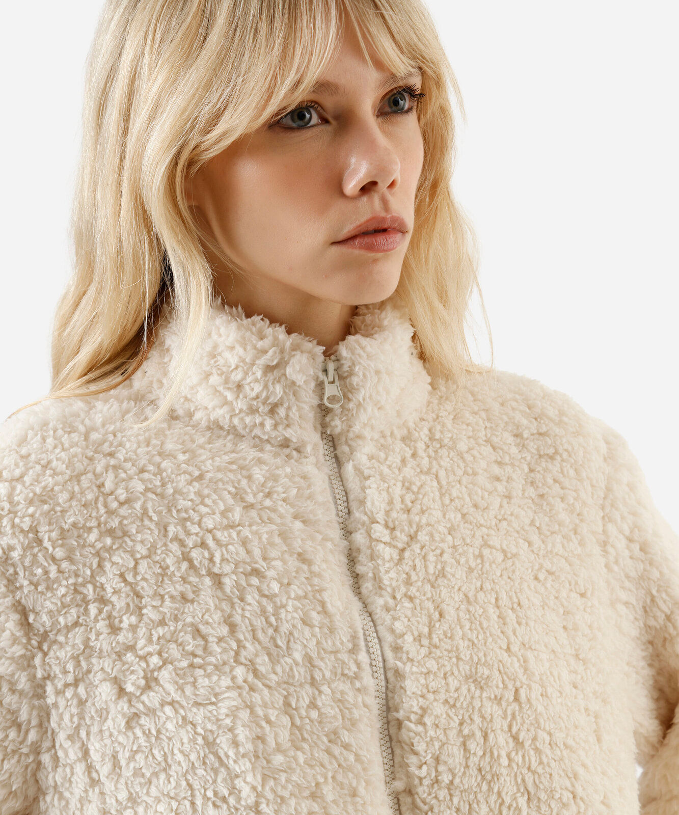 jaqueta sherpa gola alta com bolsos off white