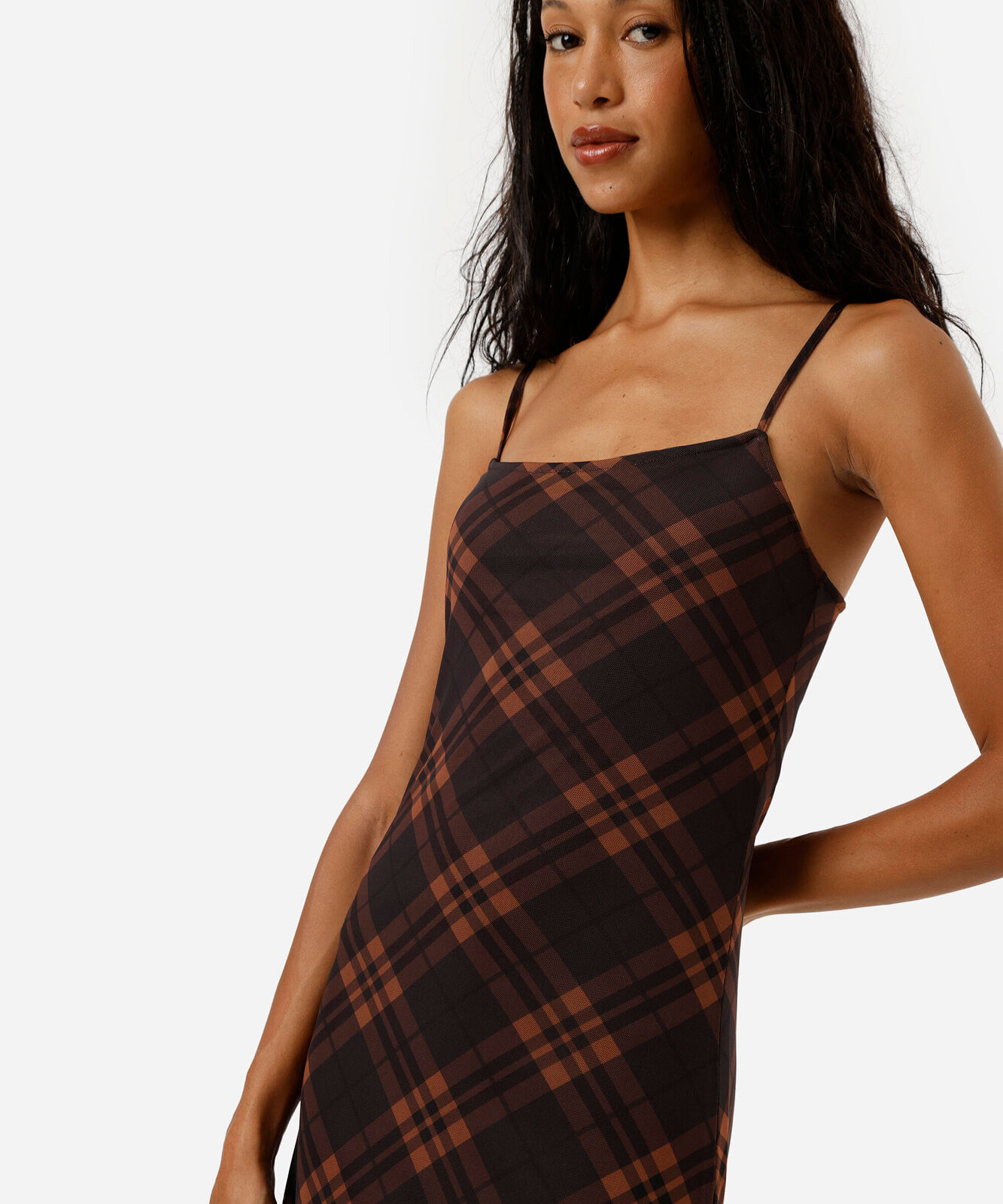 vestido midi alça fina feminino de tule xadrez marrom