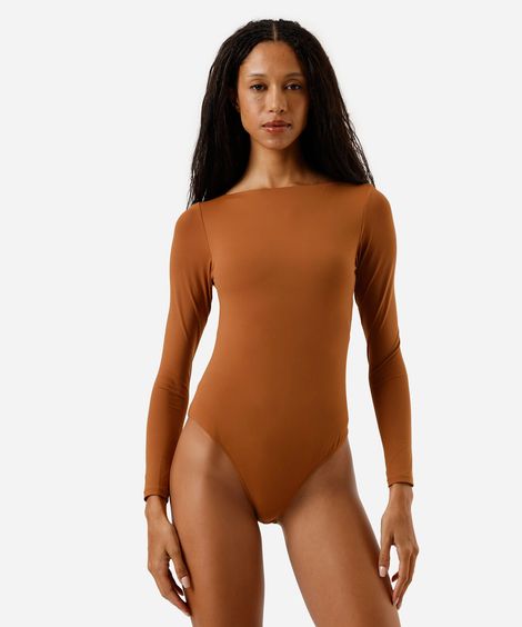 body decote canoa manga longa marrom