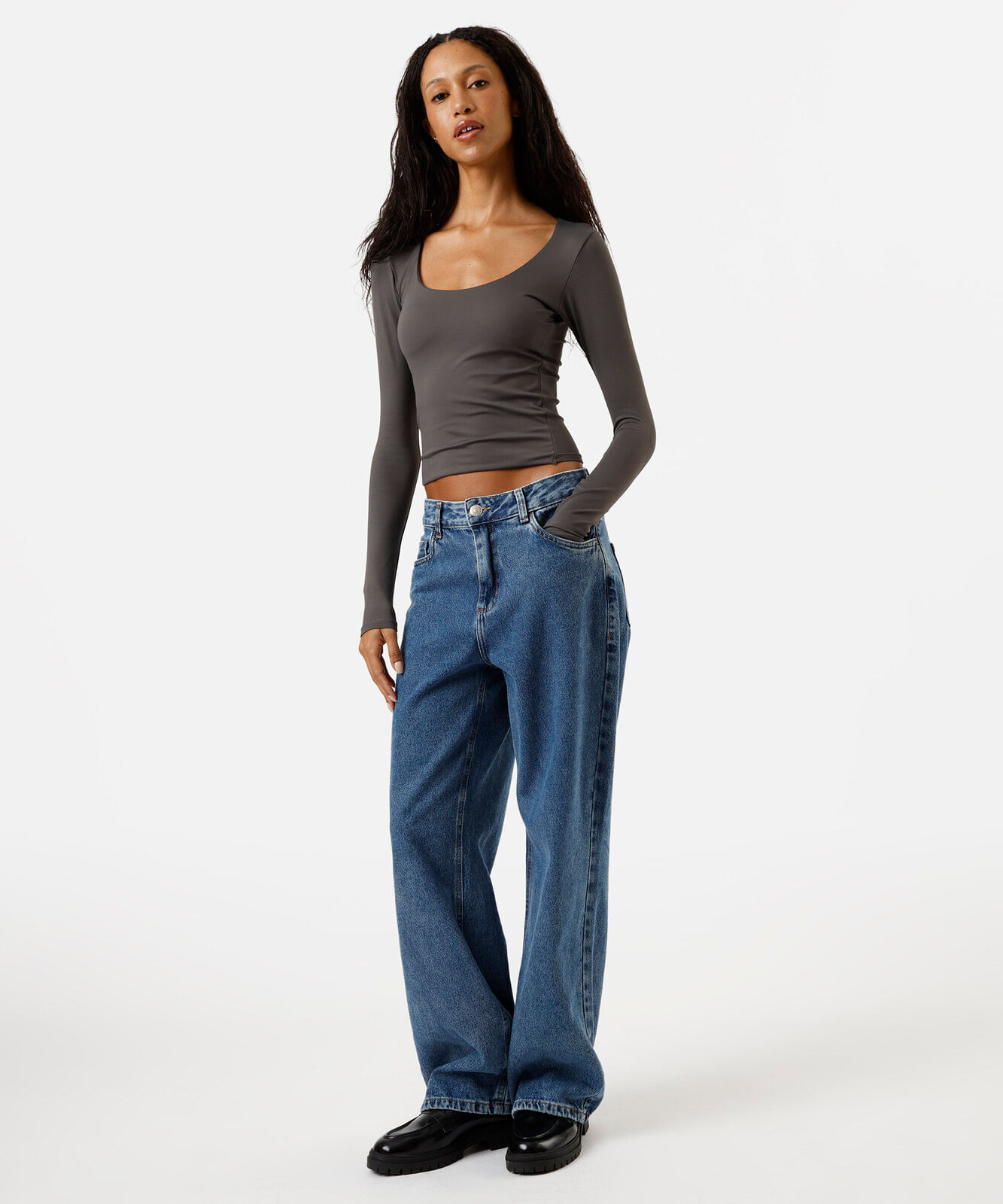 blusa cropped feminina de poliamida decote redondo manga longa cinza