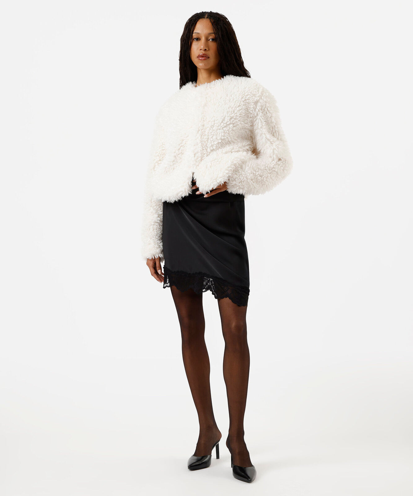 casaco cropped feminino de pelúcia off white