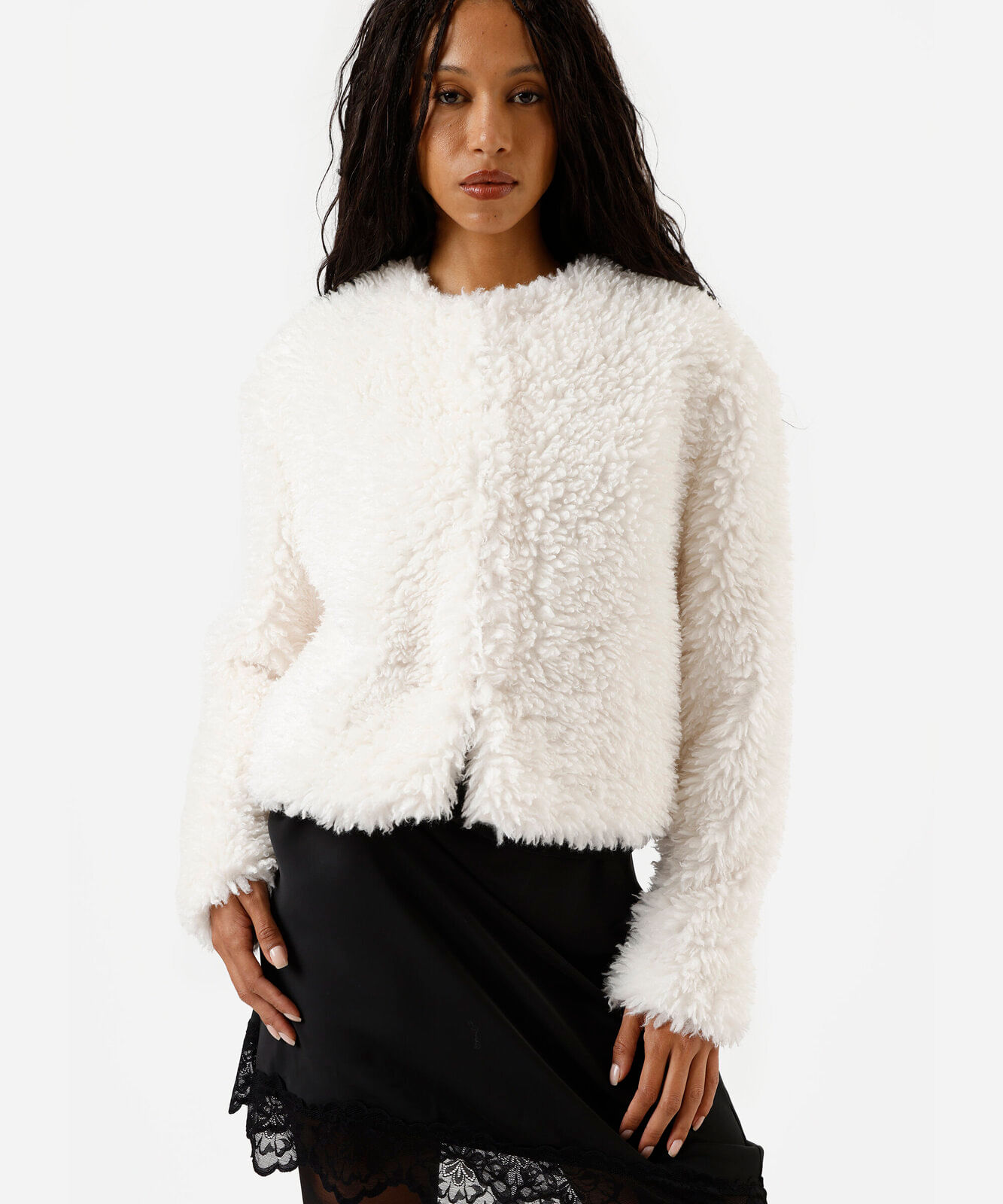 casaco cropped feminino de pelúcia off white