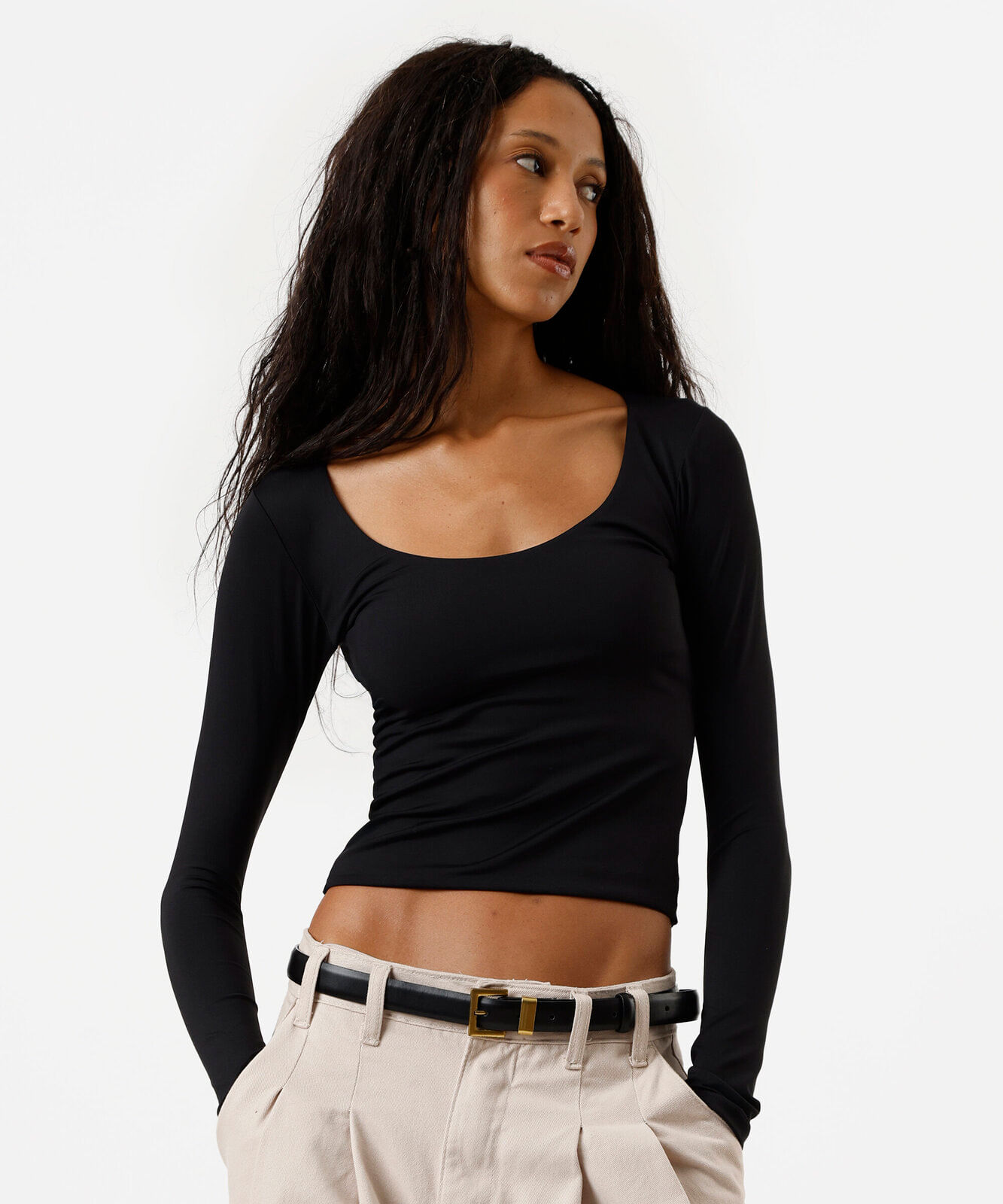 blusa cropped feminina de poliamida decote redondo manga longa preta