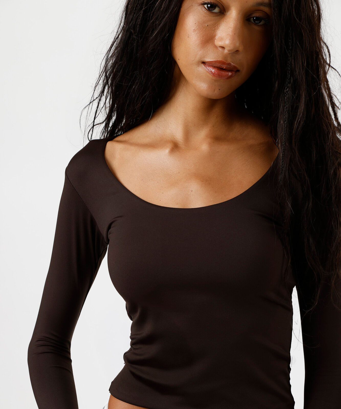 blusa cropped feminina de poliamida decote redondo manga longa marrom