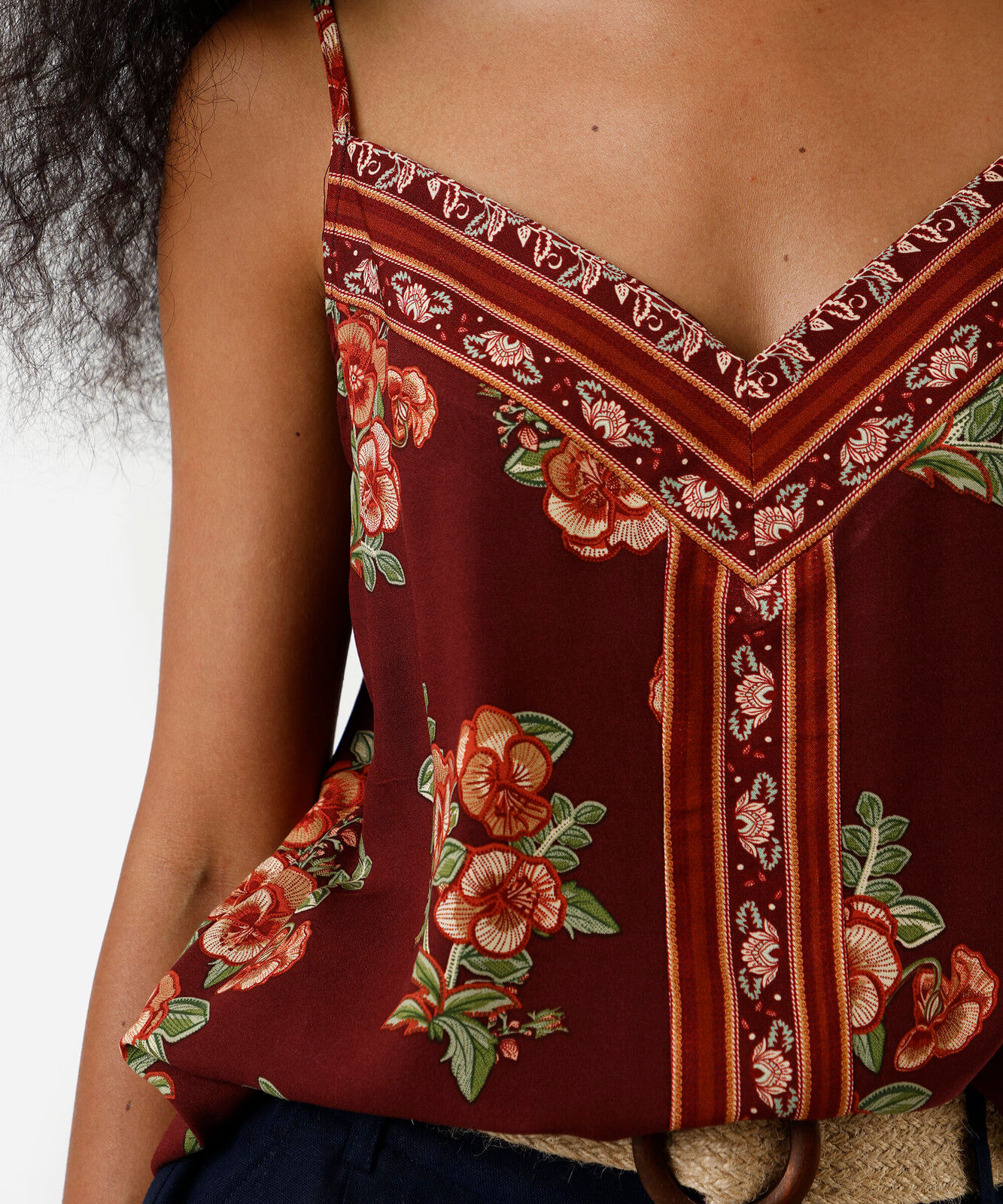 regata alça fina feminina de viscose decote  v floral vinho