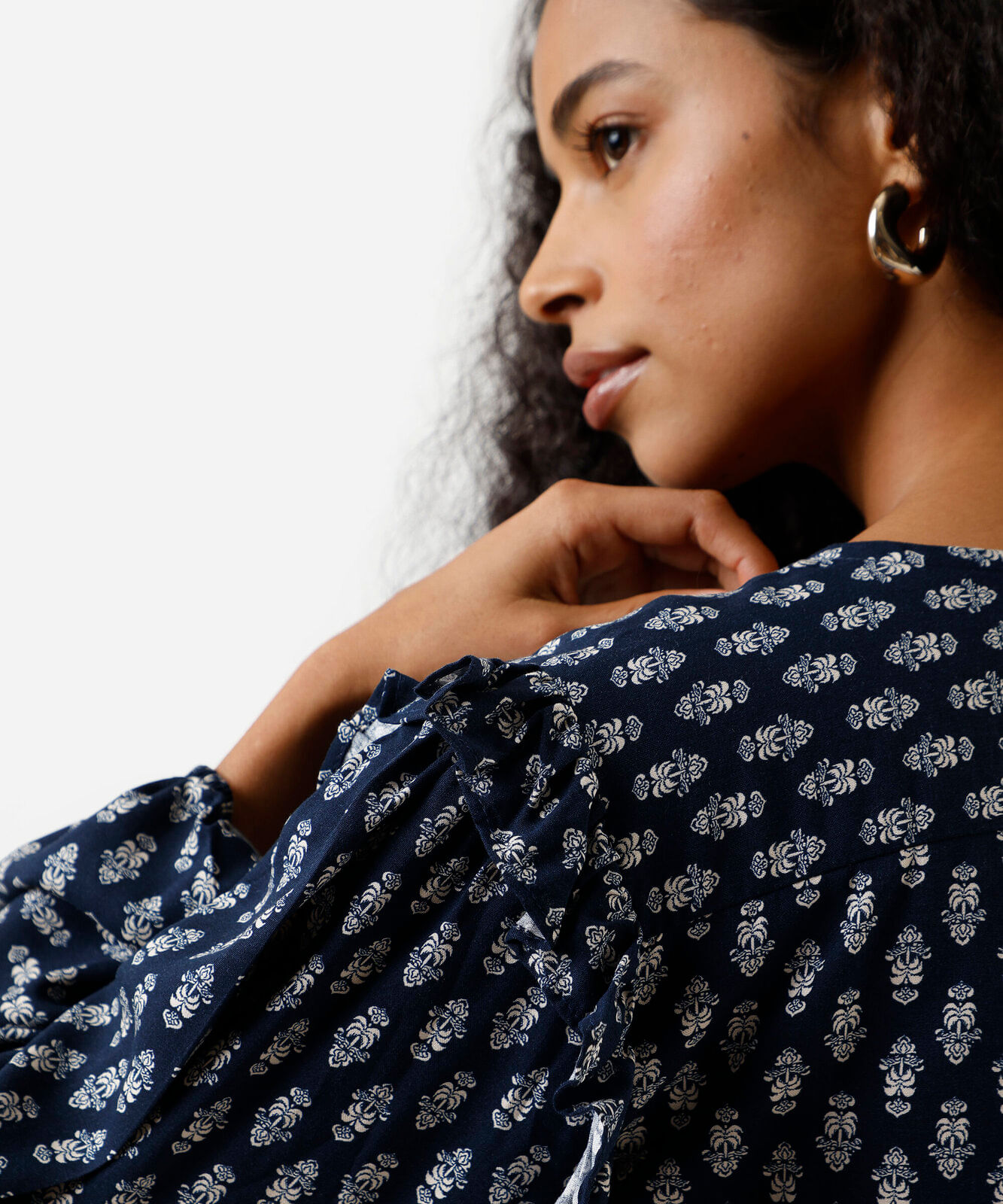 bata feminina de viscose manga longa folhagens azul