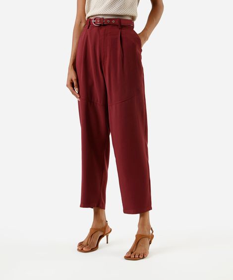 calça de alfaiataria feminina com recorte e cinto vinho