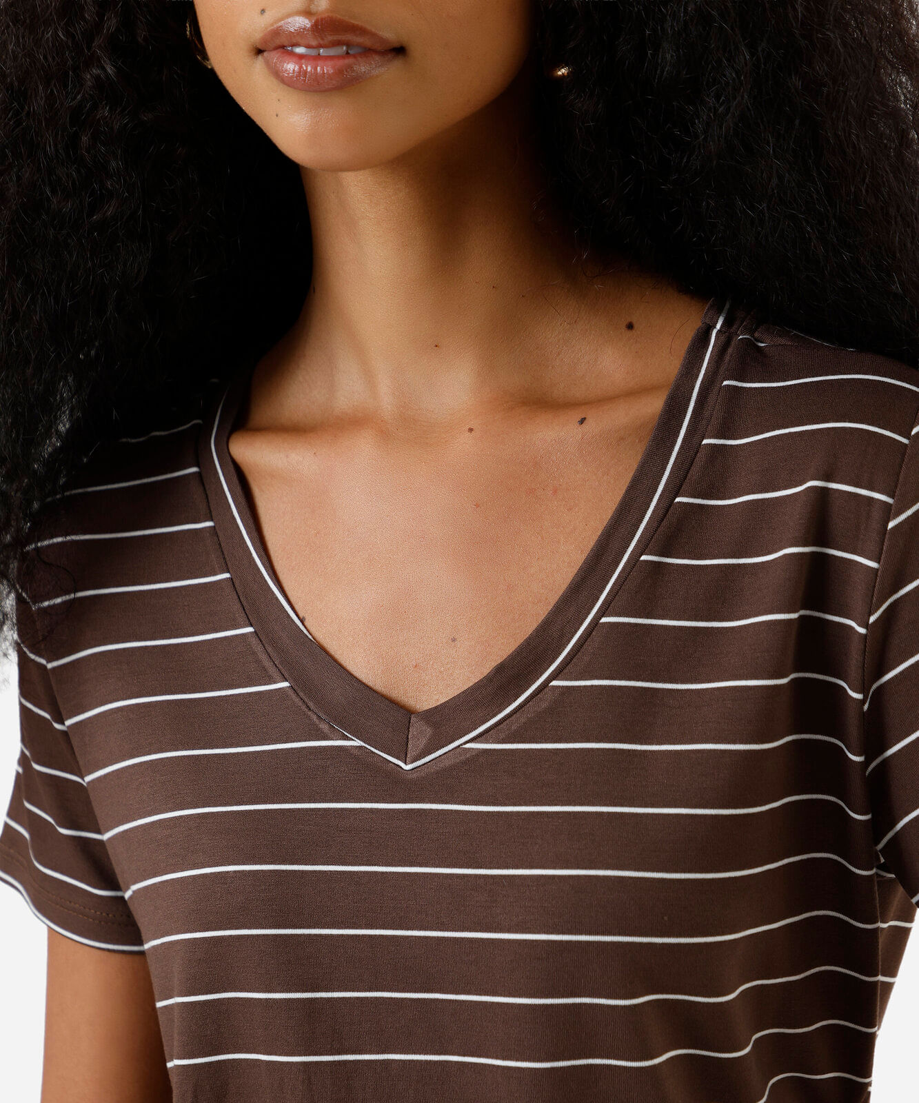 blusa feminina com viscose decote v listrada marrom