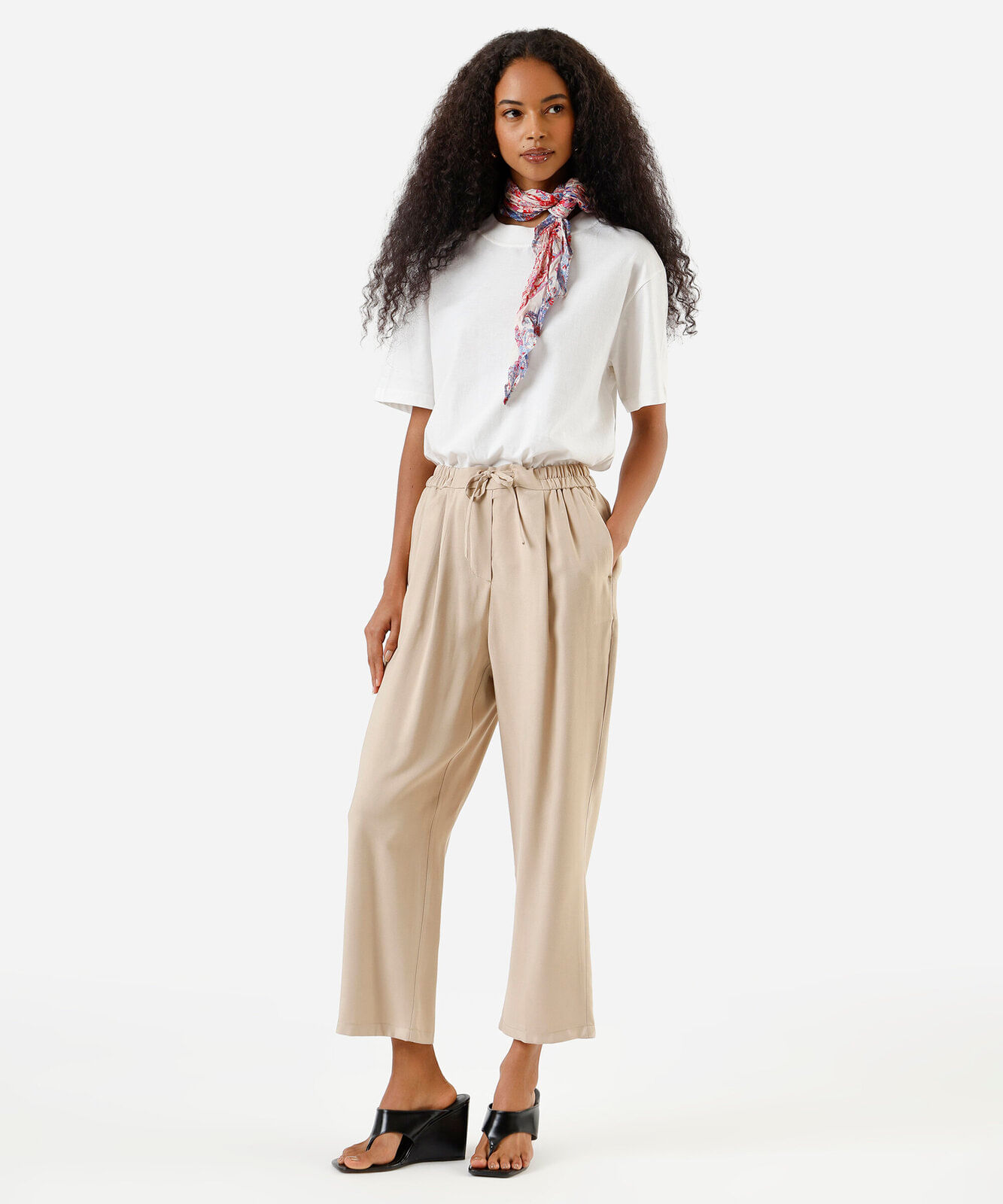 calça básica reta feminina com viscose cós elástico bege