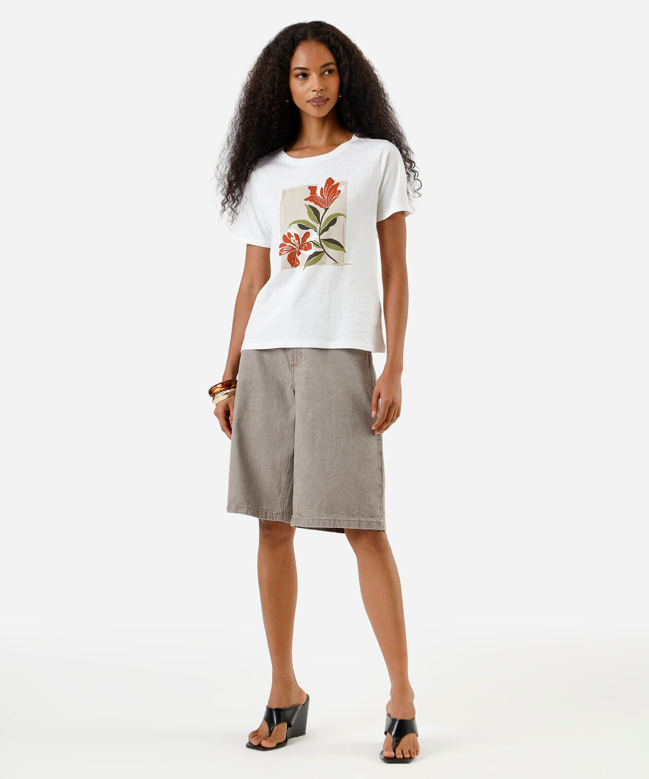 camiseta feminina de algodão floral off white