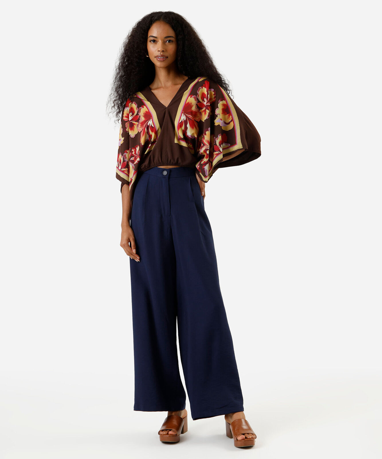 bata ampla feminina com viscose floral marrom