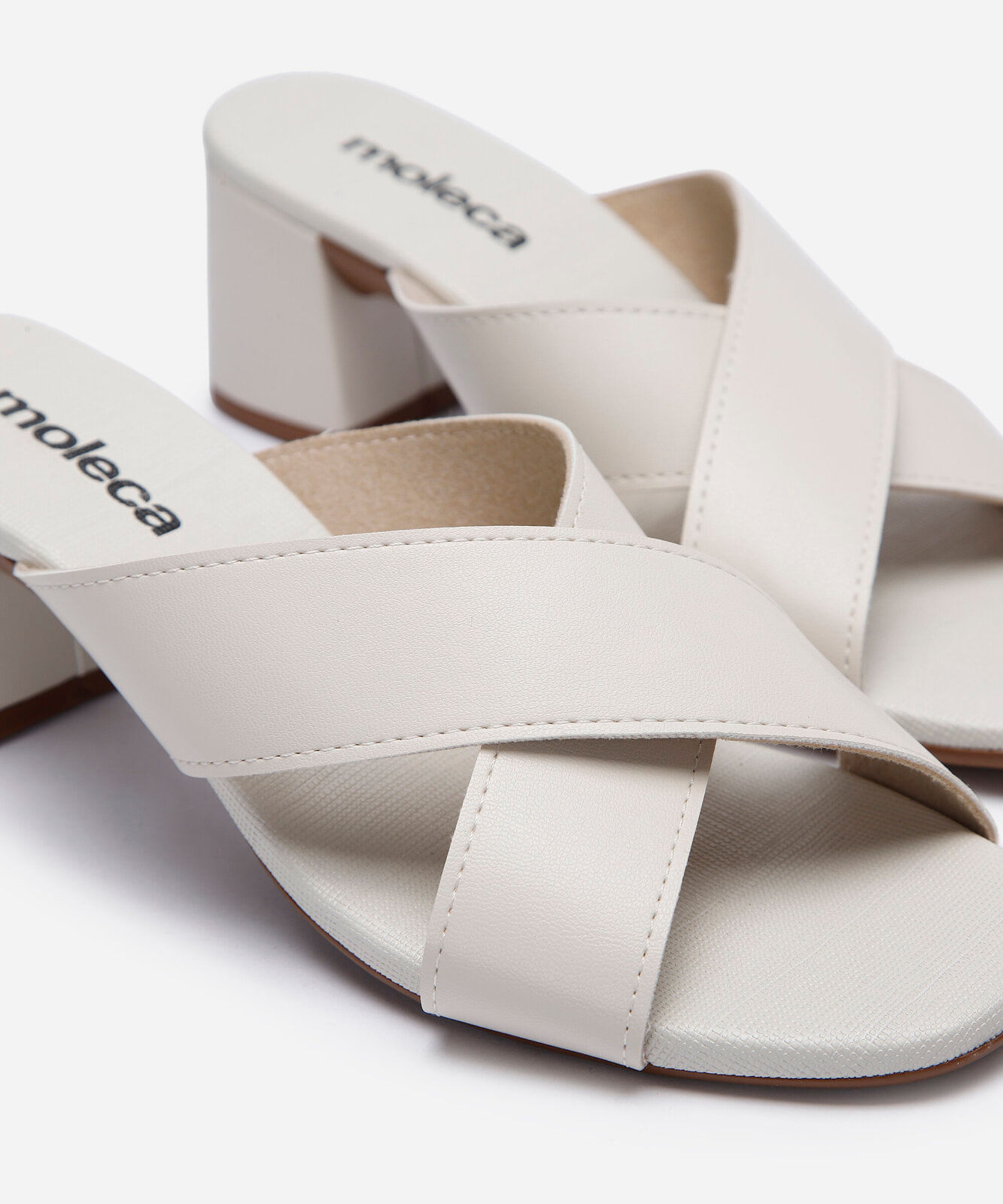 tamanco salto grosso moleca off white