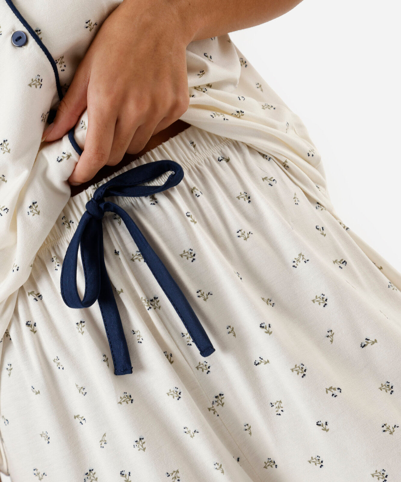 pijama curto americano feminino de viscose  floral off white