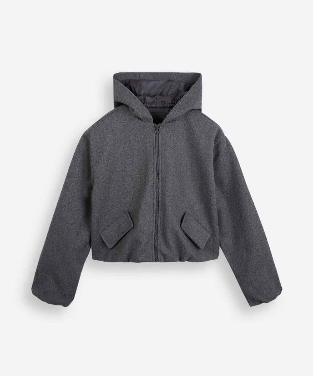 casaco cropped juvenil com capuz cinza