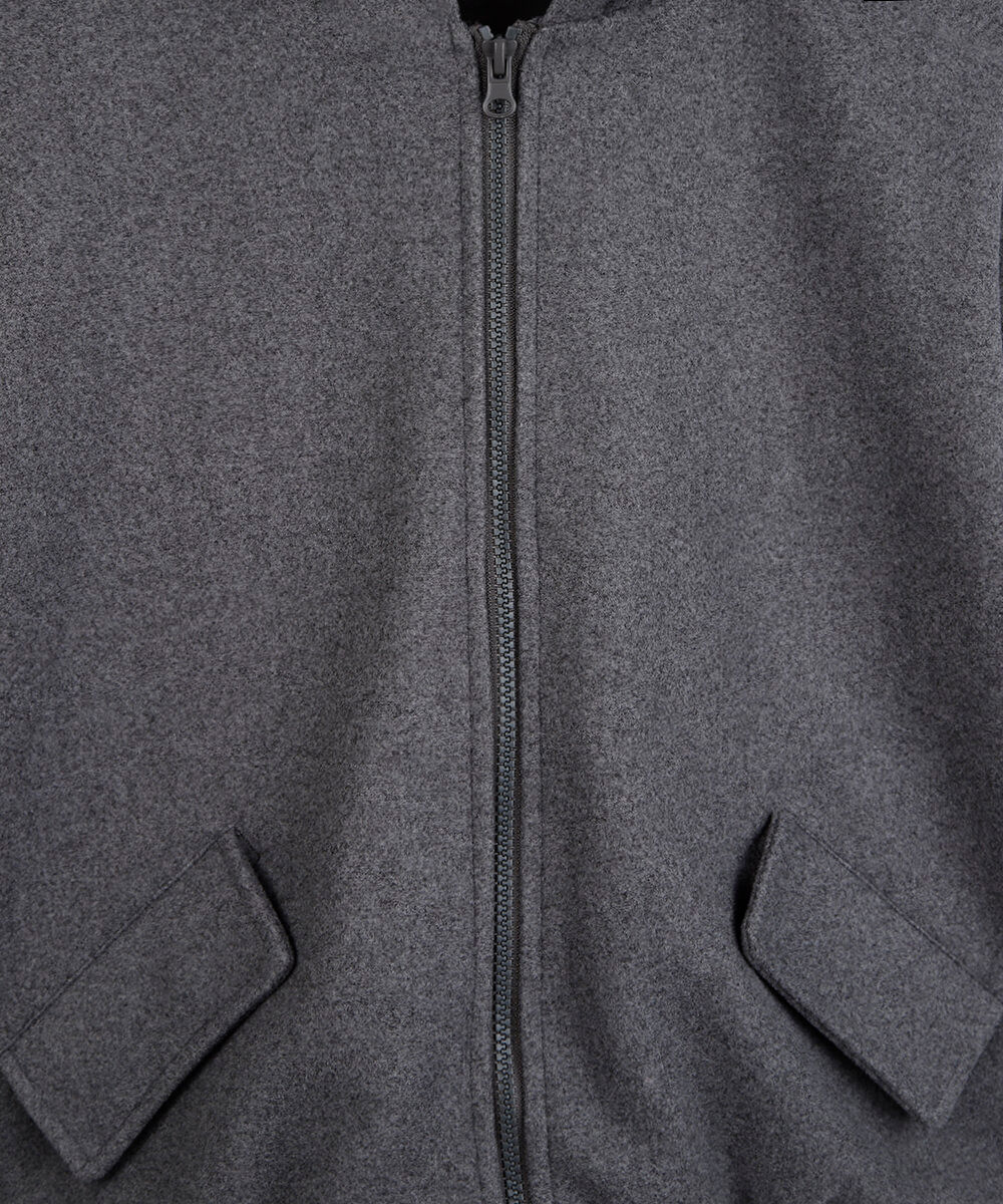 casaco cropped juvenil com capuz cinza