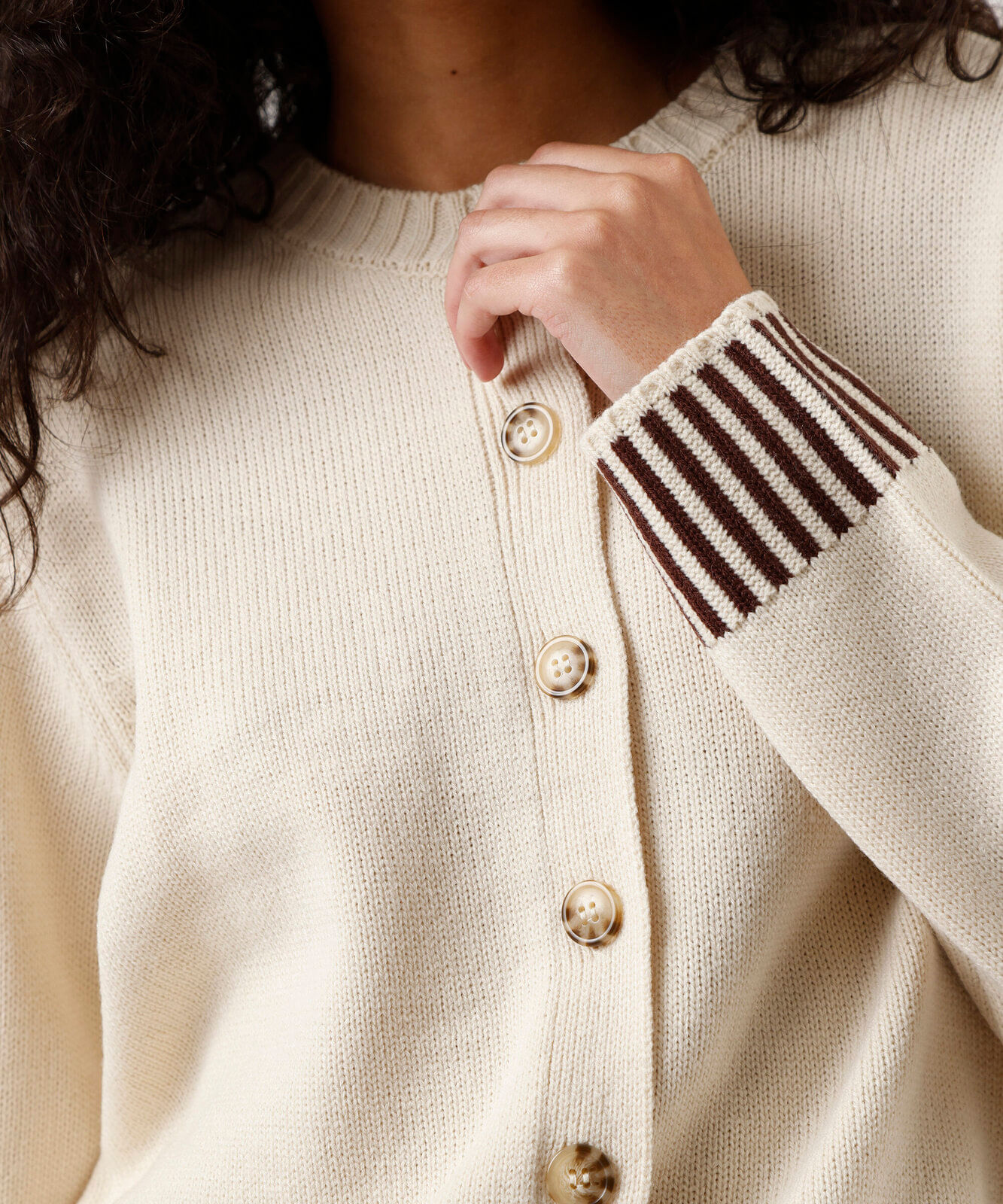 cardigan feminino de tricot listrado bege