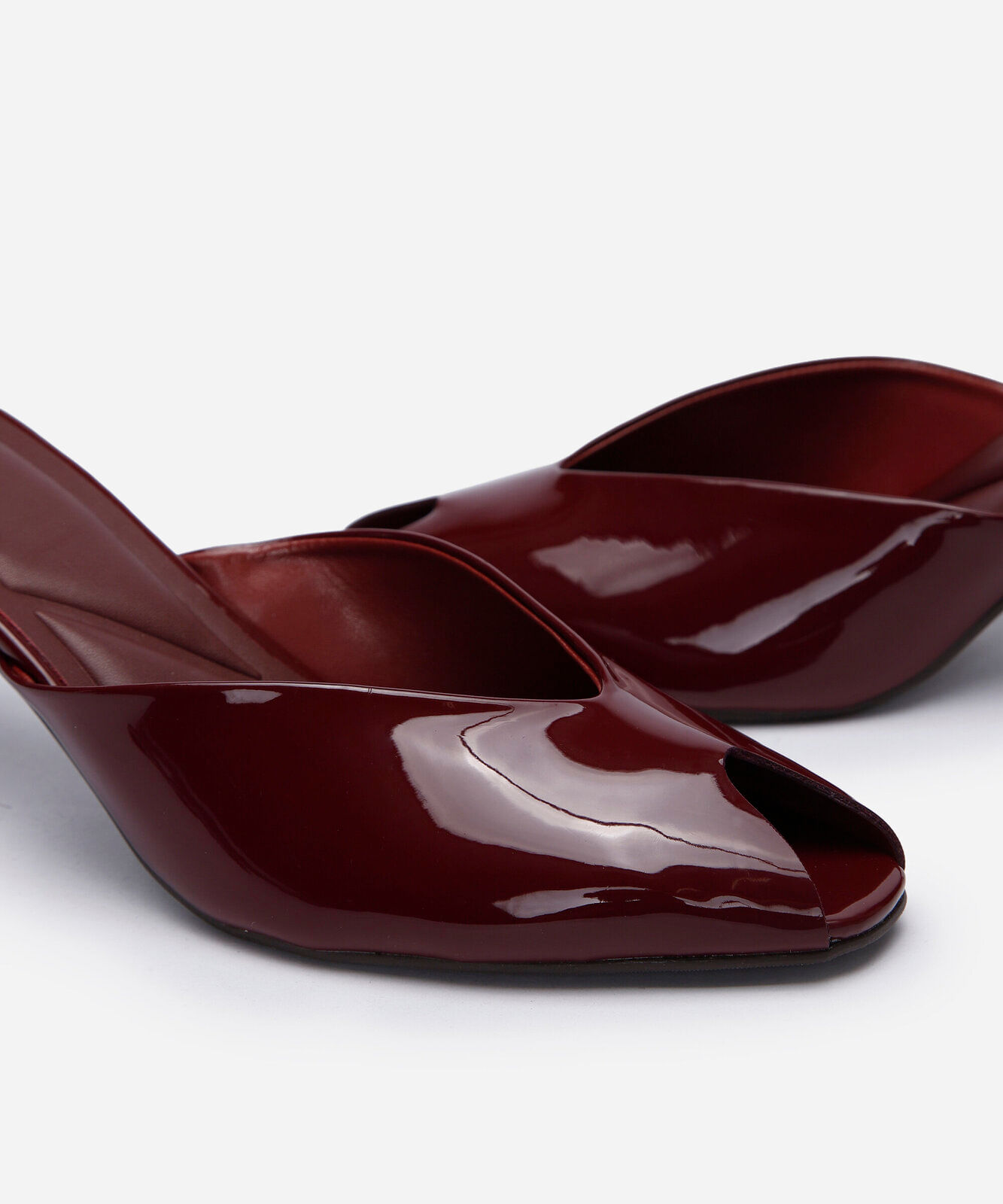 tamanco mule peep toe salto fino vinho