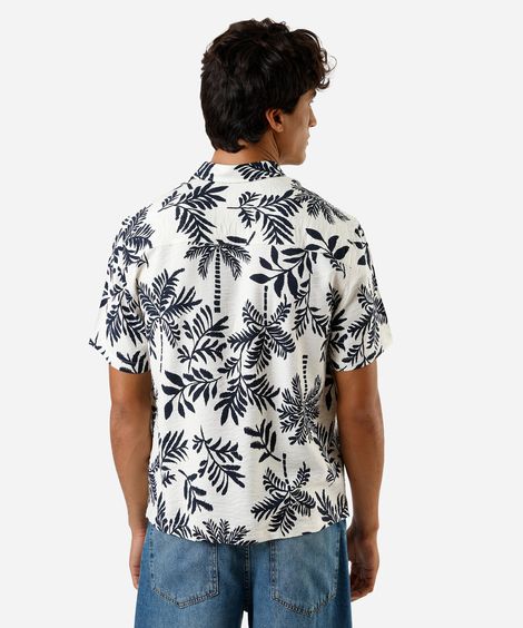 camisa masculina com viscose manga curta folhagens off white