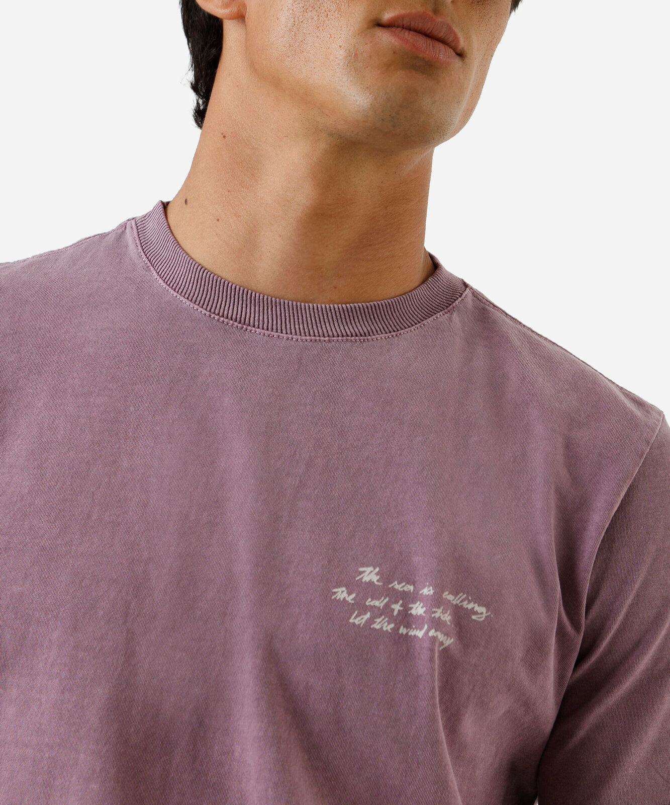 camiseta masculina de algodão estampada estonada roxa