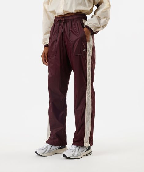 calça feminina de poliamida com recortes e nervuras esportiva vinho