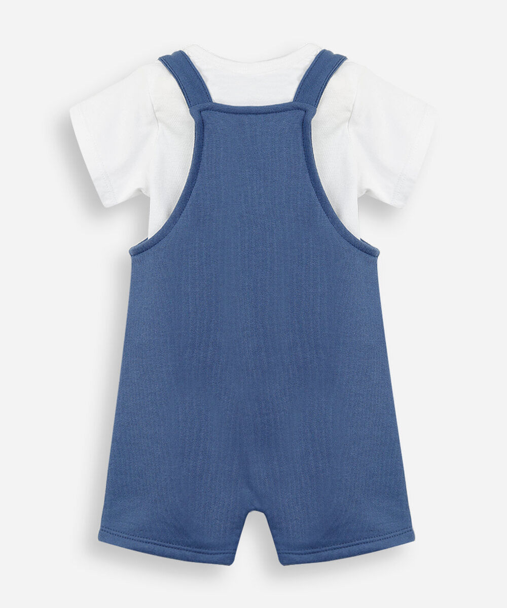 jardineira infantil com bordado e camiseta azul